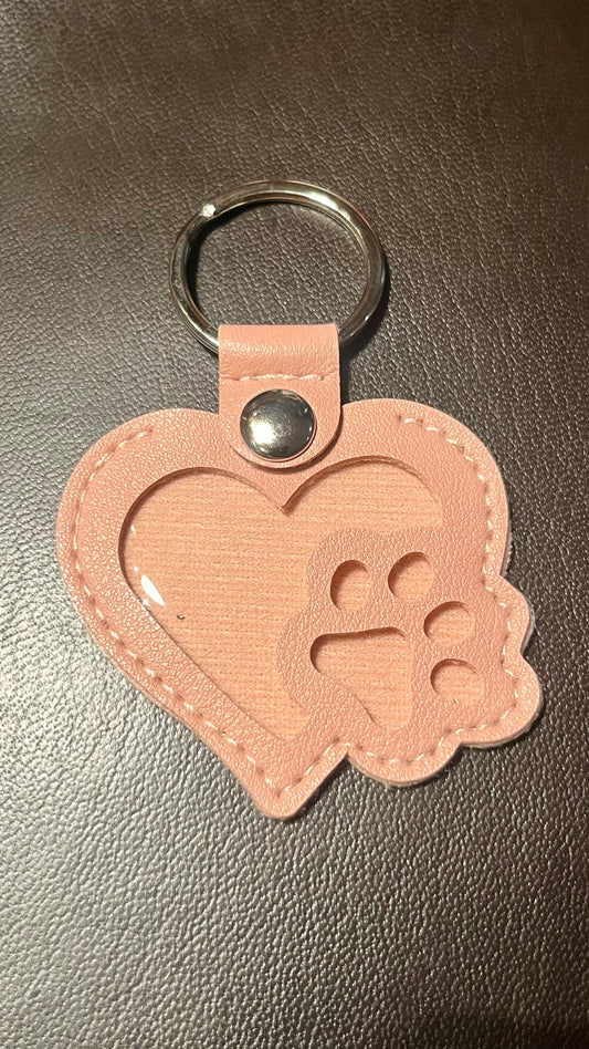 Pfotenherz Forever - Personalisierter Schlüsselanhänger mit Gravur