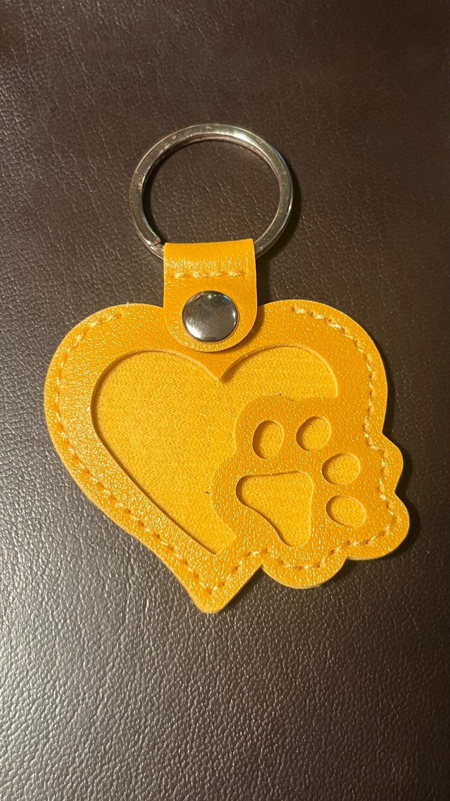 Pfotenherz Forever - Personalisierter Schlüsselanhänger mit Gravur