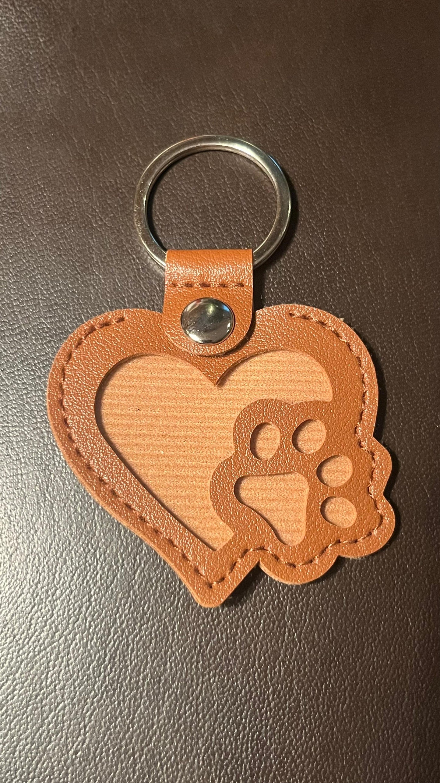 Pfotenherz Forever - Personalisierter Schlüsselanhänger mit Gravur